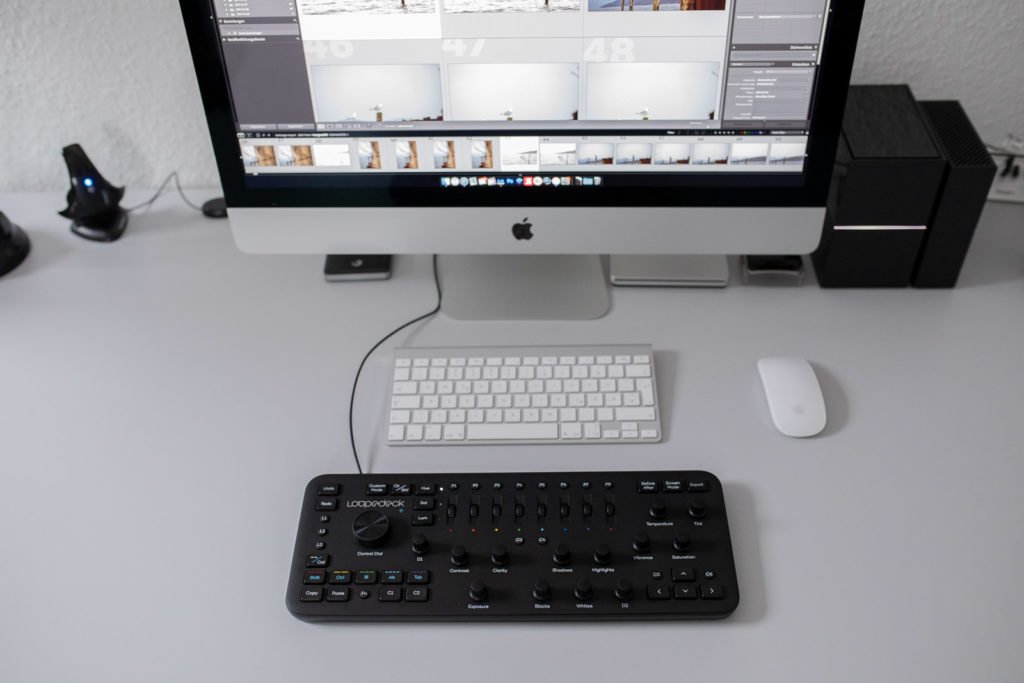 Das Loupedeck+ auf dem Schreibtisch