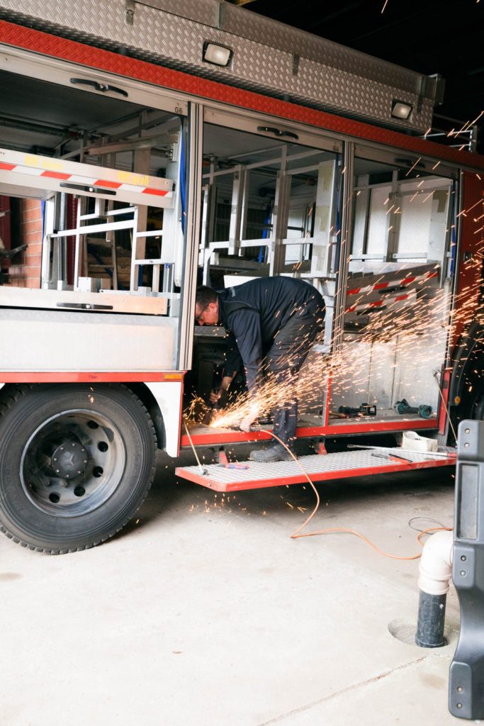 Rüstwagen Metz Abbau Verschraubungen