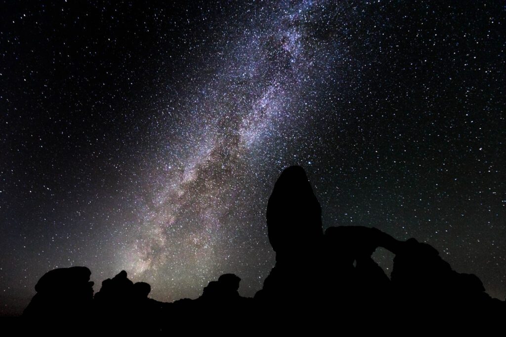 Milchstraße Astrofotografie Fototour Sterne leuchten über Arches Nationalpark USA, Nachthimmelfotografie